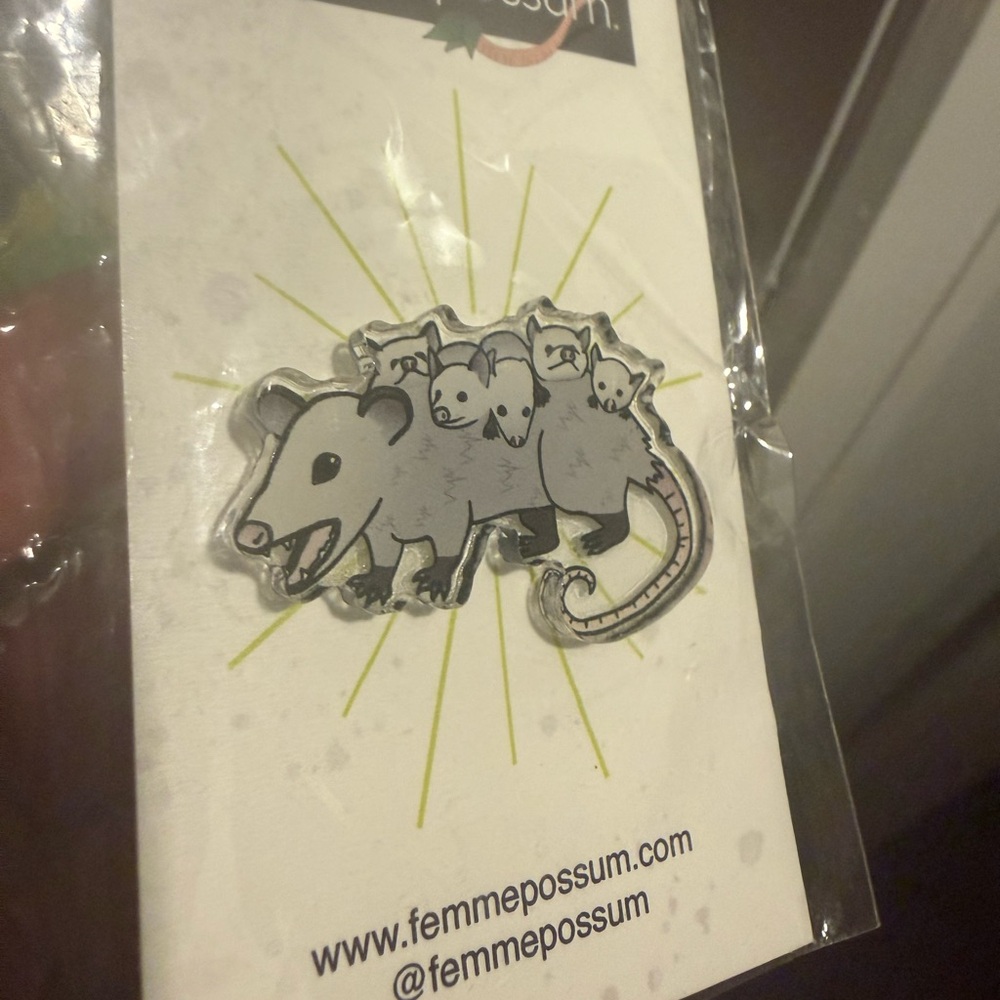 Femmepossum Opposseum Enamel Pin - Gray - Picture 3 of 5